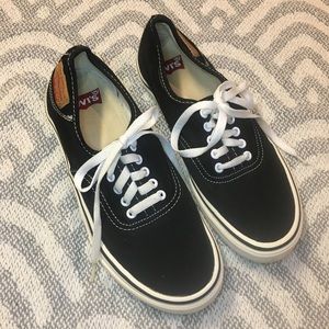 LEVI’S Men’s Black Canvas Lace Up Sneakers, 9.5